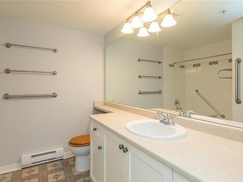 207-5660 Edgewater Lane, Nanaimo, BC - Indoor Photo Showing Bathroom