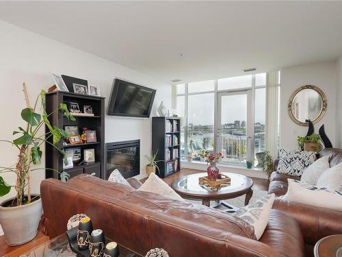 808-100 Saghalie Rd, Victoria, BC - Indoor Photo Showing Living Room With Fireplace