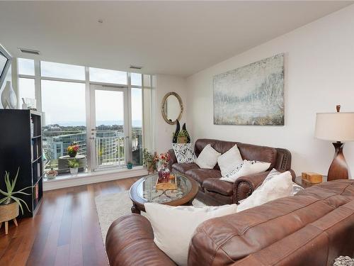 808-100 Saghalie Rd, Victoria, BC - Indoor Photo Showing Living Room