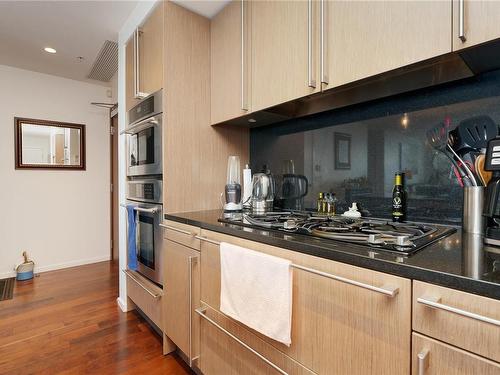 808-100 Saghalie Rd, Victoria, BC - Indoor Photo Showing Kitchen