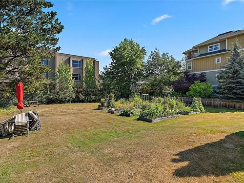 204-2286 Henry Ave, Sidney, BC - Outdoor