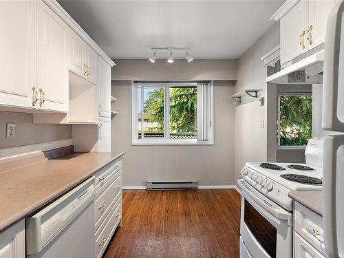 204-2286 Henry Ave, Sidney, BC - Indoor Photo Showing Kitchen