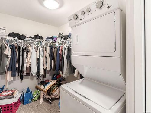 407-91 Chapel St, Nanaimo, BC - Indoor Photo Showing Laundry Room