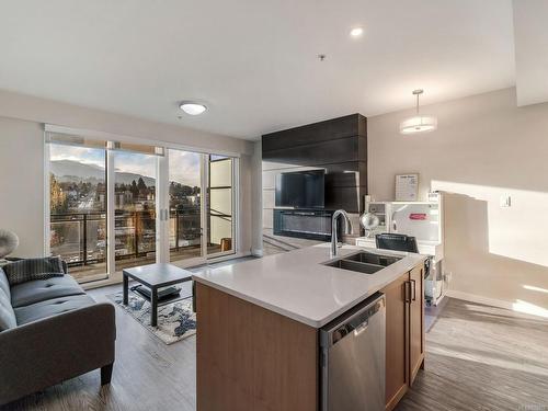 407-91 Chapel St, Nanaimo, BC - Indoor Photo Showing Kitchen With Double Sink