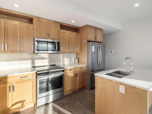 407-91 Chapel St, Nanaimo, BC - Indoor Photo Showing Kitchen With Stainless Steel Kitchen With Double Sink