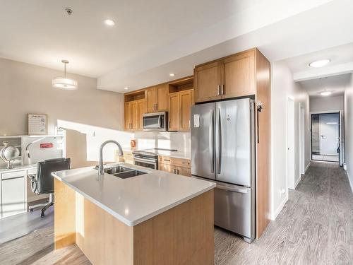 407-91 Chapel St, Nanaimo, BC - Indoor Photo Showing Kitchen With Stainless Steel Kitchen With Double Sink