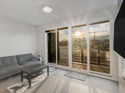 407-91 Chapel St, Nanaimo, BC - Indoor Photo Showing Living Room