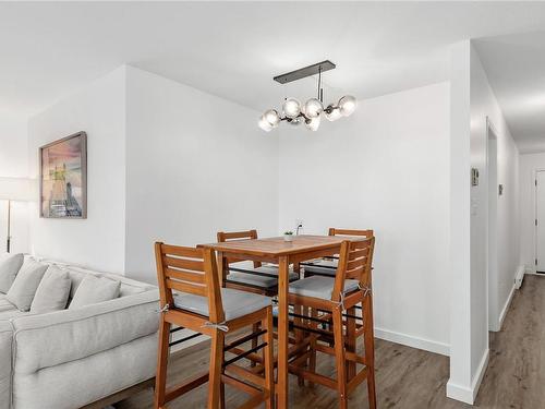 3210-27 Island Hwy South, Campbell River, BC - Indoor Photo Showing Dining Room