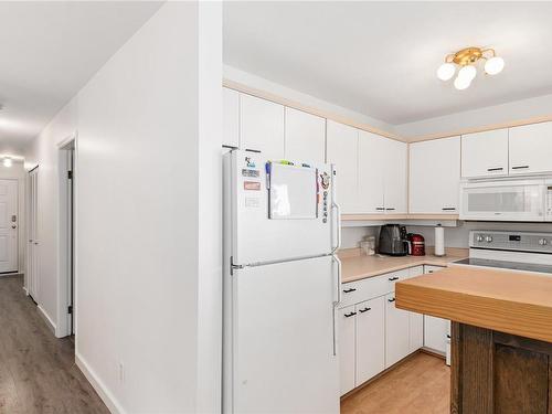 3210-27 Island Hwy South, Campbell River, BC - Indoor Photo Showing Kitchen