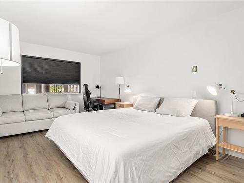 3210-27 Island Hwy South, Campbell River, BC - Indoor Photo Showing Bedroom