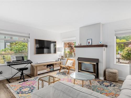 3210-27 Island Hwy South, Campbell River, BC - Indoor Photo Showing Living Room With Fireplace