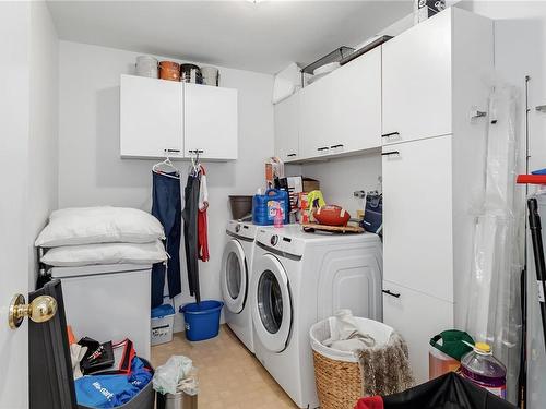 3210-27 Island Hwy South, Campbell River, BC - Indoor Photo Showing Laundry Room