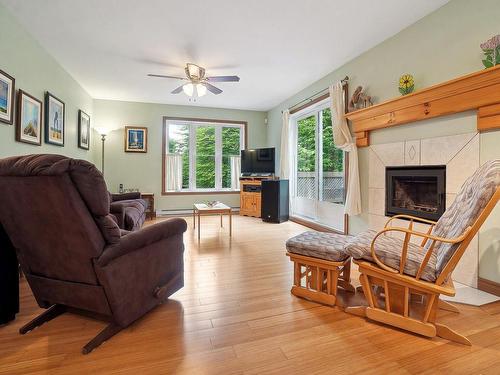 Living room - 20 Ch. Des Tournesols, Sainte-Anne-Des-Lacs, QC - Indoor Photo Showing Living Room With Fireplace