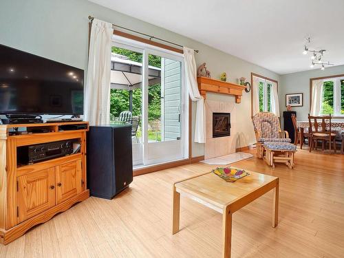 Living room - 20 Ch. Des Tournesols, Sainte-Anne-Des-Lacs, QC - Indoor Photo Showing Living Room With Fireplace