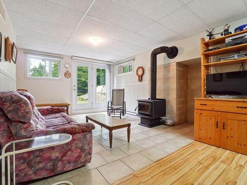 Living room - 20 Ch. Des Tournesols, Sainte-Anne-Des-Lacs, QC - Indoor Photo Showing Living Room