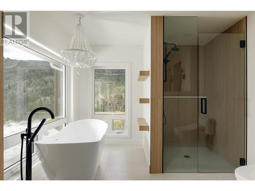 2632 Forsyth Drive, Penticton, BC - Indoor Photo Showing Bathroom