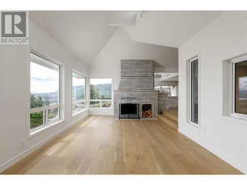 2632 Forsyth Drive, Penticton, BC - Indoor Photo Showing Living Room With Fireplace