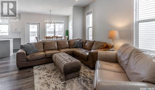 223 Skopik Crescent, Saskatoon, SK - Indoor Photo Showing Living Room