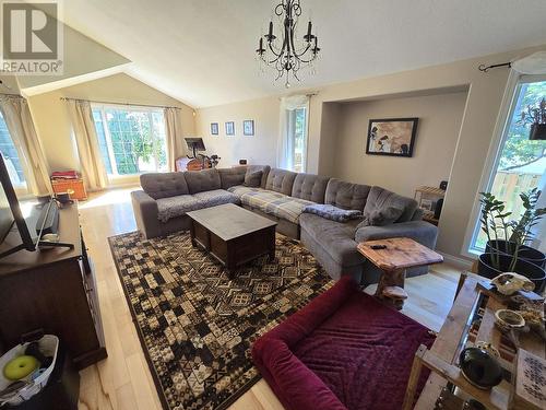 5416 Mcconnell Crescent, Terrace, BC - Indoor Photo Showing Living Room