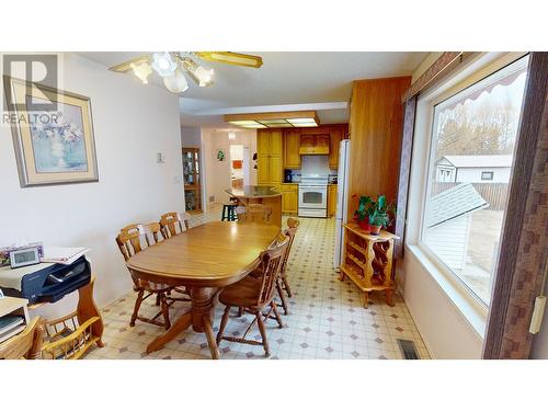 1002 Maple Heights Road, Quesnel, BC - Indoor Photo Showing Dining Room