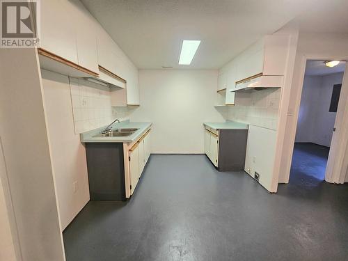 1002 Maple Heights Road, Quesnel, BC - Indoor Photo Showing Kitchen With Double Sink