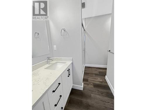 110 Abbey Road, Princeton, BC - Indoor Photo Showing Bathroom