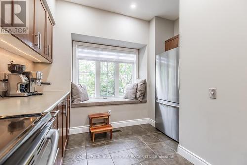 10 - 5080 Fairview Street, Burlington (Appleby), ON - Indoor Photo Showing Kitchen