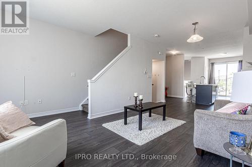 103 - 1890 Rymal Road, Hamilton (Hannon), ON - Indoor Photo Showing Living Room