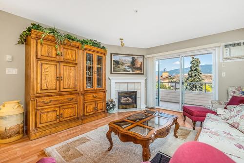 102-3808 35 Avenue, Vernon, BC - Indoor Photo Showing Living Room With Fireplace