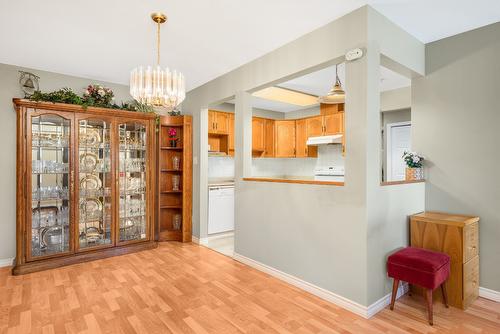 102-3808 35 Avenue, Vernon, BC - Indoor Photo Showing Kitchen