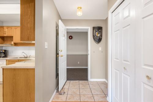 102-3808 35 Avenue, Vernon, BC - Indoor Photo Showing Kitchen