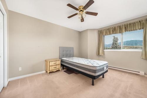 102-3808 35 Avenue, Vernon, BC - Indoor Photo Showing Bedroom