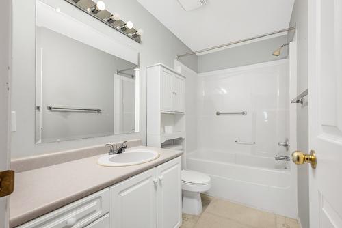 102-3808 35 Avenue, Vernon, BC - Indoor Photo Showing Bathroom