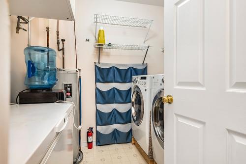 102-3808 35 Avenue, Vernon, BC - Indoor Photo Showing Laundry Room