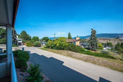 102-3808 35 Avenue, Vernon, BC - Outdoor