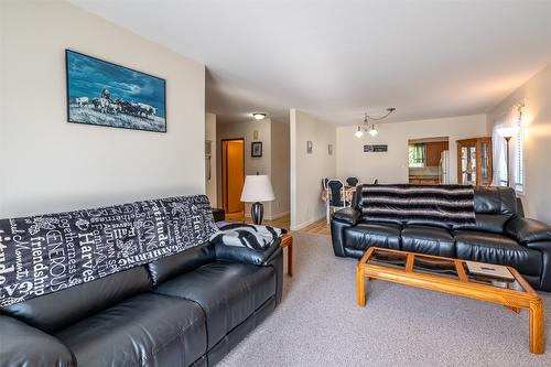 44 Bayview Crescent, Osoyoos, BC - Indoor Photo Showing Living Room