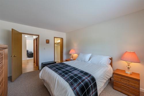 44 Bayview Crescent, Osoyoos, BC - Indoor Photo Showing Bedroom