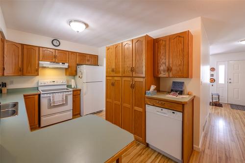 44 Bayview Crescent, Osoyoos, BC - Indoor Photo Showing Kitchen With Double Sink