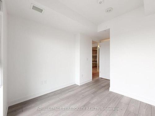 809-8 Tippett Rd, Toronto, ON - Indoor Photo Showing Other Room