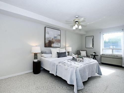 407-155 Main St N, Newmarket, ON - Indoor Photo Showing Bedroom