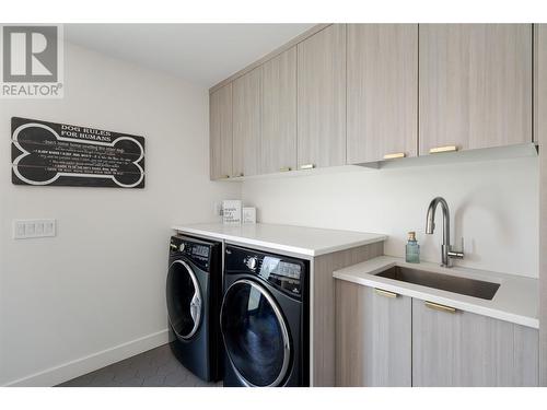 486 Carona Crescent, Kelowna, BC - Indoor Photo Showing Laundry Room