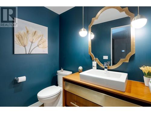 486 Carona Crescent, Kelowna, BC - Indoor Photo Showing Bathroom