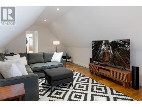 486 Carona Crescent, Kelowna, BC - Indoor Photo Showing Living Room