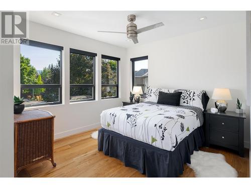 486 Carona Crescent, Kelowna, BC - Indoor Photo Showing Bedroom