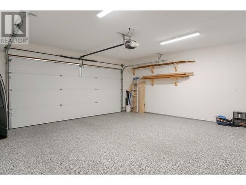 486 Carona Crescent, Kelowna, BC - Indoor Photo Showing Garage