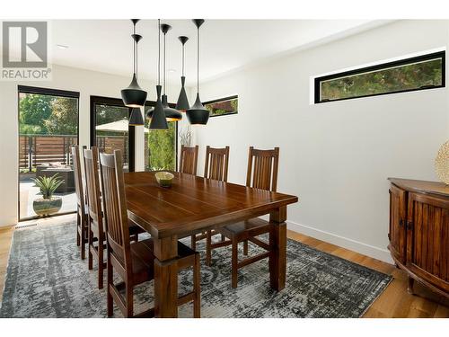 486 Carona Crescent, Kelowna, BC - Indoor Photo Showing Dining Room