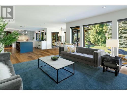 486 Carona Crescent, Kelowna, BC - Indoor Photo Showing Living Room