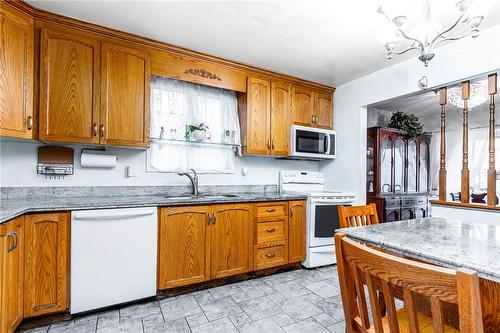 311 Macintosh Drive, Hamilton, ON - Indoor Photo Showing Kitchen