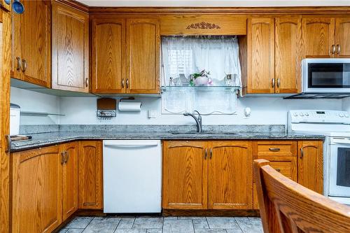 311 Macintosh Drive, Hamilton, ON - Indoor Photo Showing Kitchen