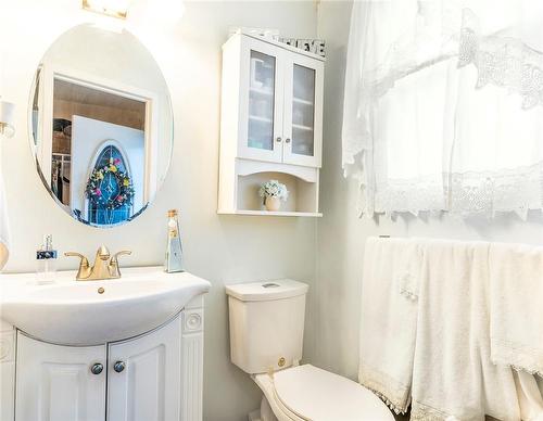 311 Macintosh Drive, Hamilton, ON - Indoor Photo Showing Bathroom